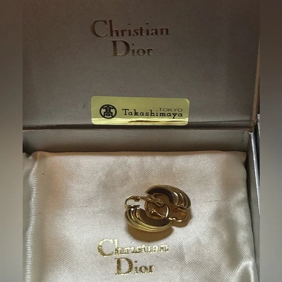 Christian Dior Seashell Clip- On Gold Plated Earrings in Box - Picture 2 of 6